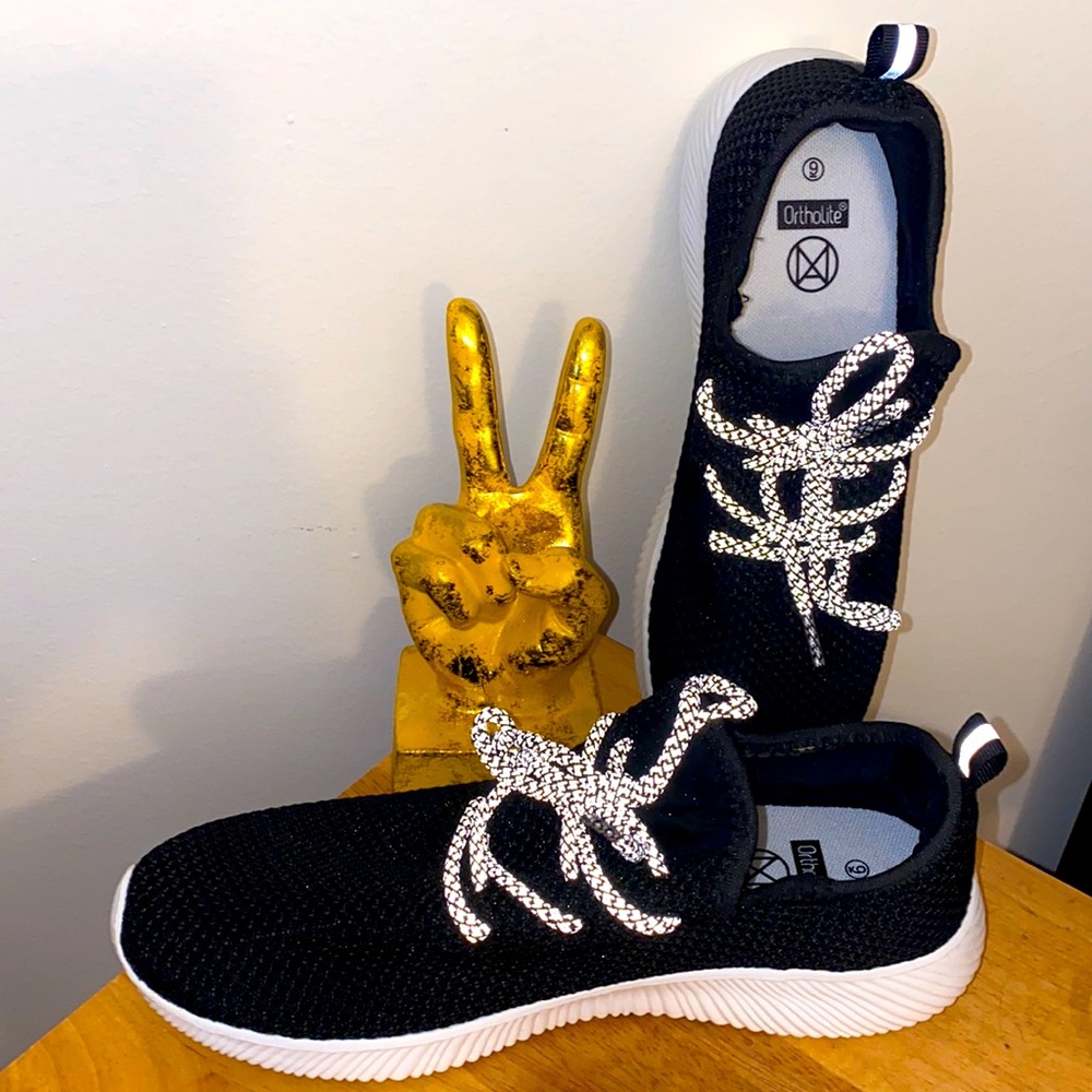 Size 9 reflective running sneakers from Ardene